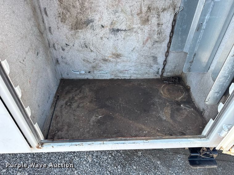 image for item EG5995 2007 Peterbilt 335 utility / service truck