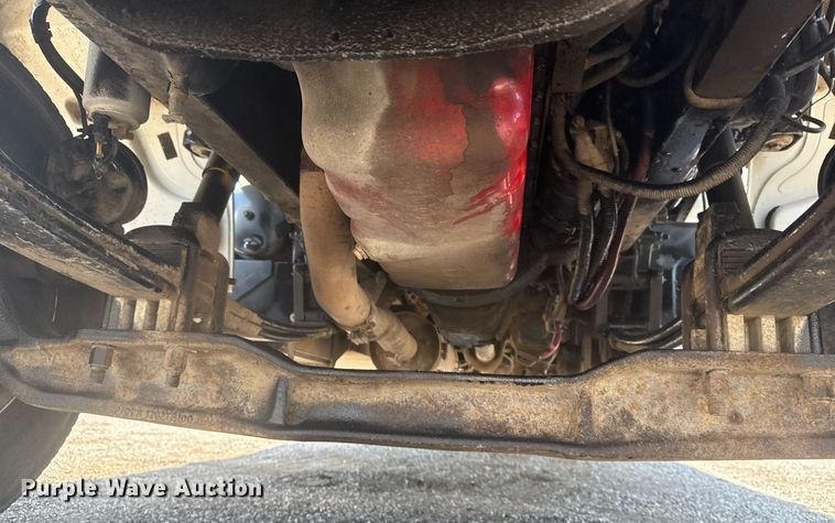 image for item EG5995 2007 Peterbilt 335 utility / service truck