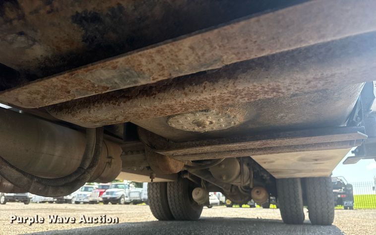 image for item EG5995 2007 Peterbilt 335 utility / service truck