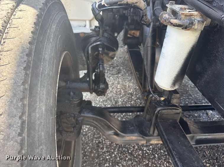 image for item EG5995 2007 Peterbilt 335 utility / service truck