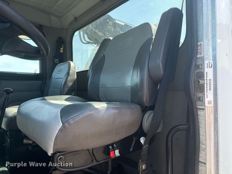 image for item EG5995 2007 Peterbilt 335 utility / service truck