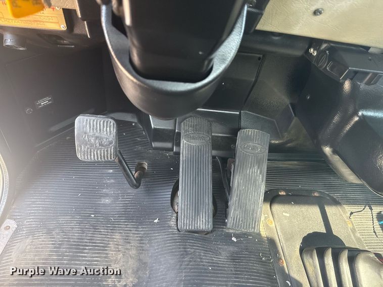 image for item EG5995 2007 Peterbilt 335 utility / service truck