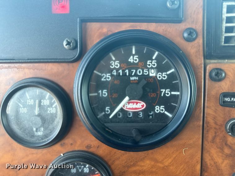 image for item EG5995 2007 Peterbilt 335 utility / service truck