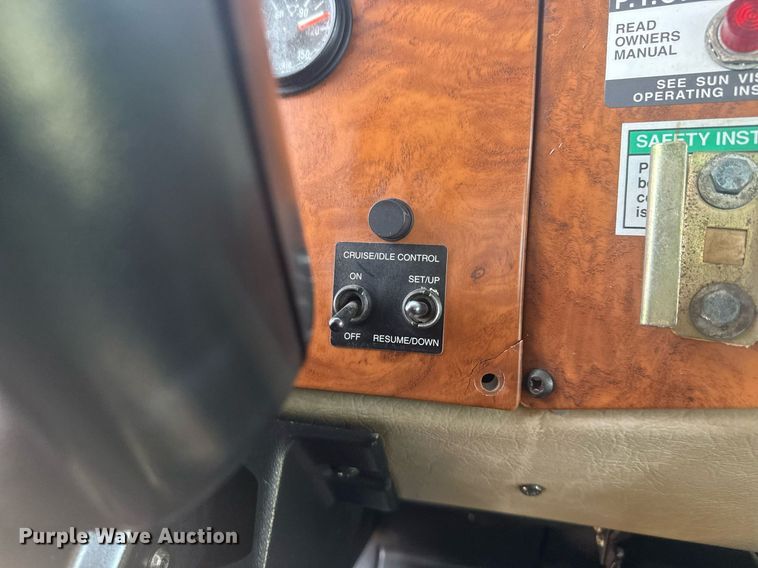 image for item EG5995 2007 Peterbilt 335 utility / service truck