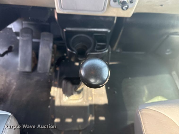 image for item EG5995 2007 Peterbilt 335 utility / service truck