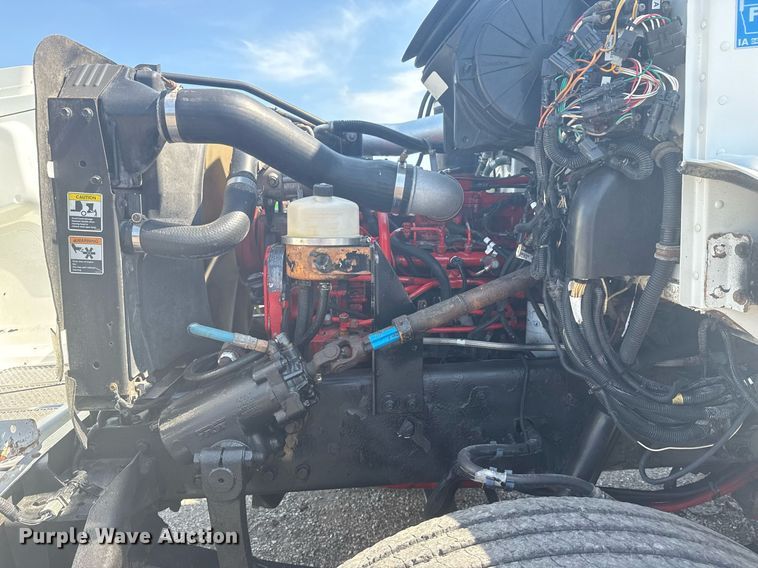 image for item EG5995 2007 Peterbilt 335 utility / service truck