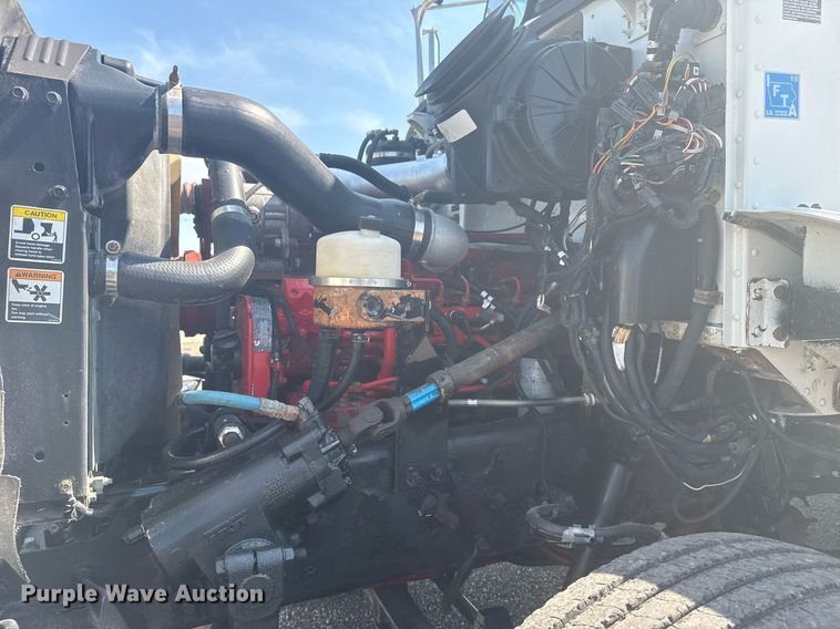 image for item EG5995 2007 Peterbilt 335 utility / service truck