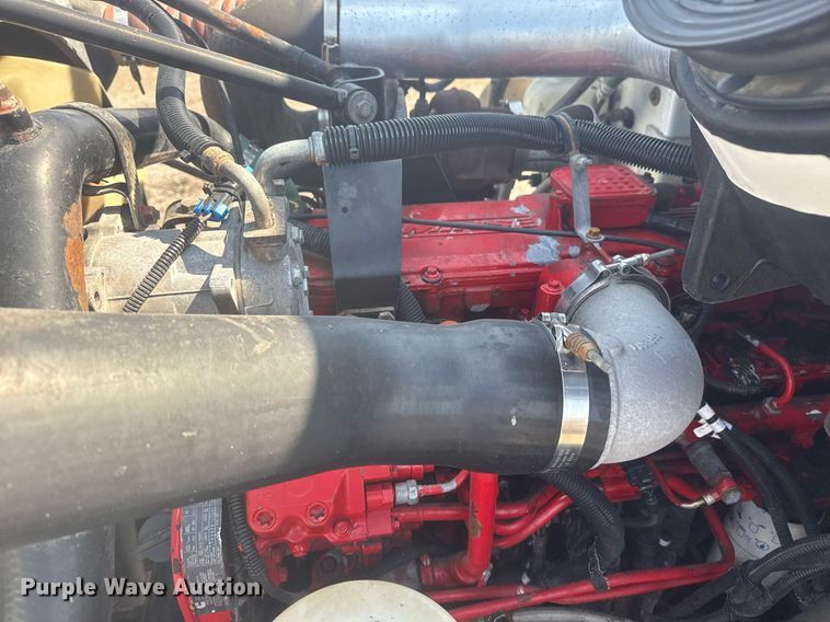 image for item EG5995 2007 Peterbilt 335 utility / service truck