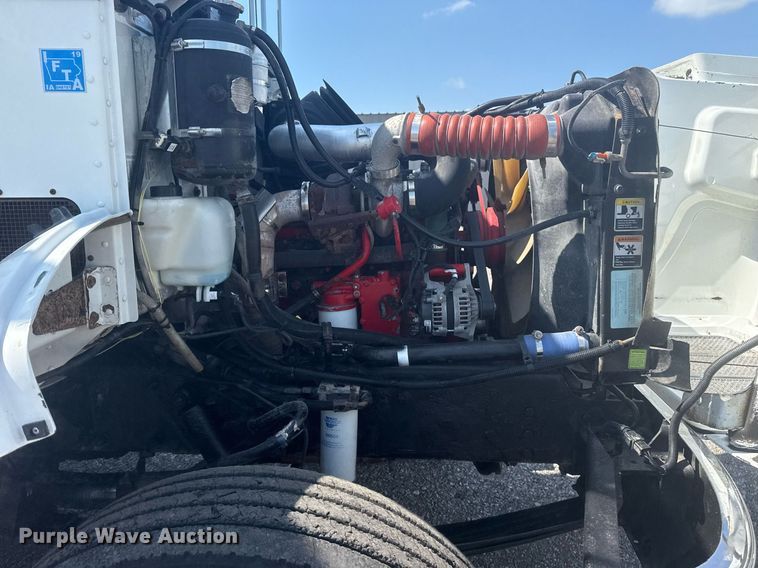 image for item EG5995 2007 Peterbilt 335 utility / service truck