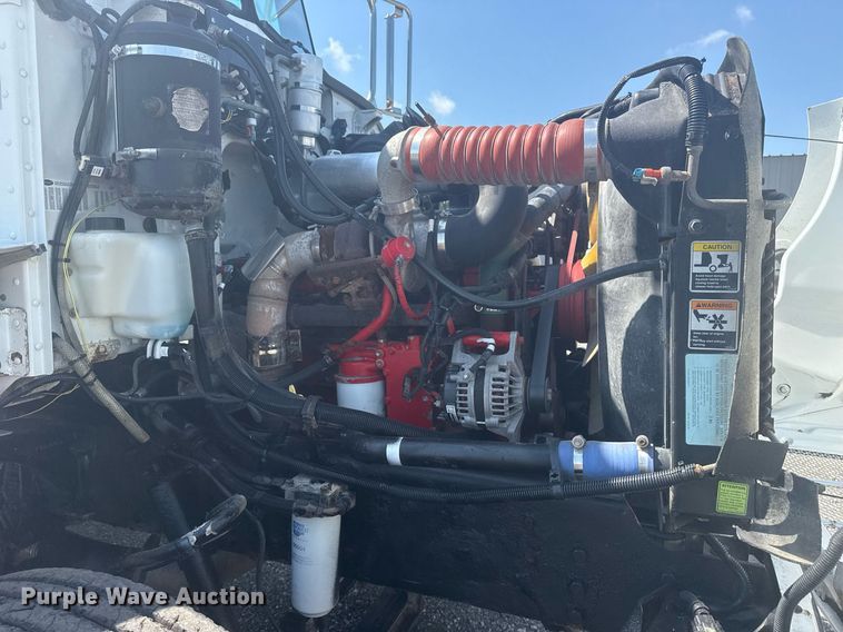 image for item EG5995 2007 Peterbilt 335 utility / service truck