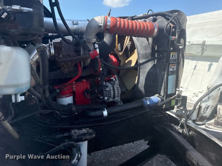 image for item EG5995 2007 Peterbilt 335 utility / service truck