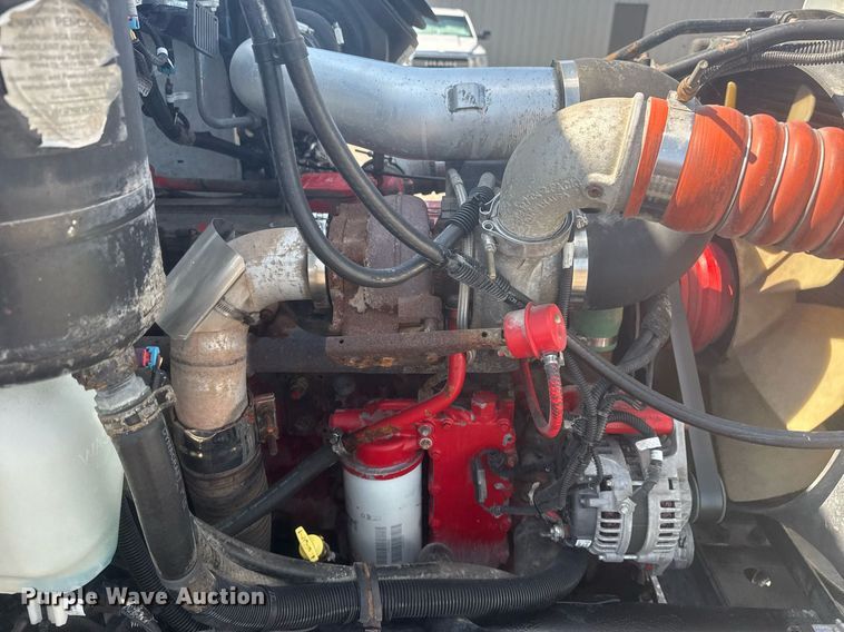 image for item EG5995 2007 Peterbilt 335 utility / service truck