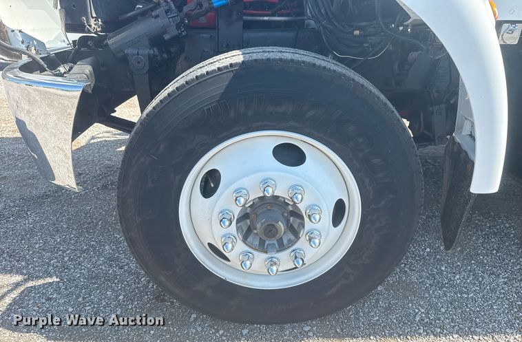 image for item EG5995 2007 Peterbilt 335 utility / service truck