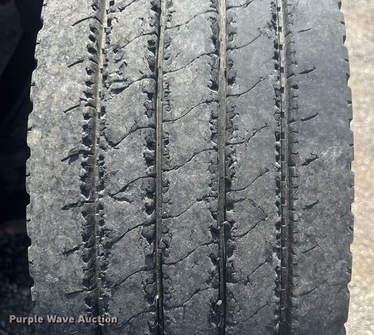 image for item EG5995 2007 Peterbilt 335 utility / service truck