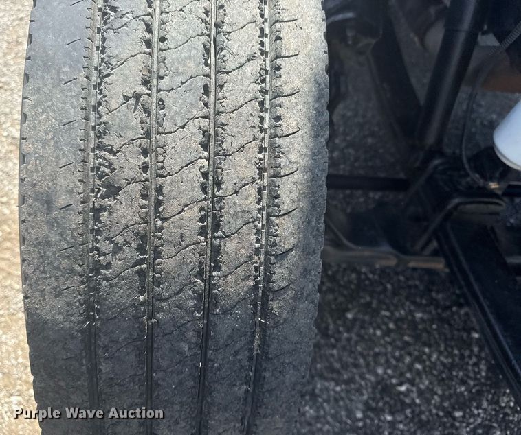 image for item EG5995 2007 Peterbilt 335 utility / service truck