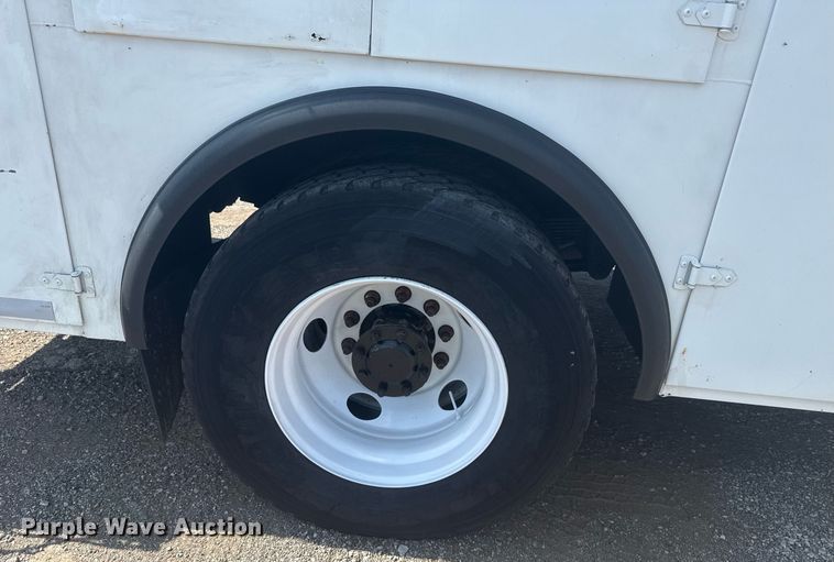 image for item EG5995 2007 Peterbilt 335 utility / service truck