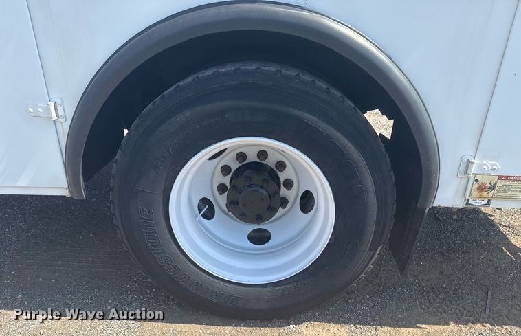 image for item EG5995 2007 Peterbilt 335 utility / service truck