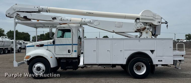 image for item EG6035 2007 Peterbilt 335 bucket truck