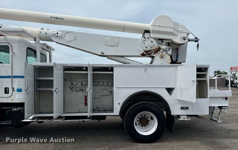 image for item EG6035 2007 Peterbilt 335 bucket truck