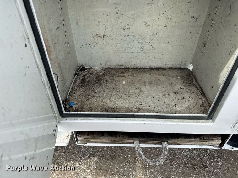 image for item EG6035 2007 Peterbilt 335 bucket truck