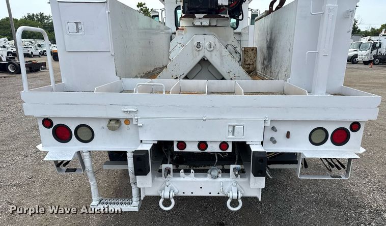 image for item EG6035 2007 Peterbilt 335 bucket truck