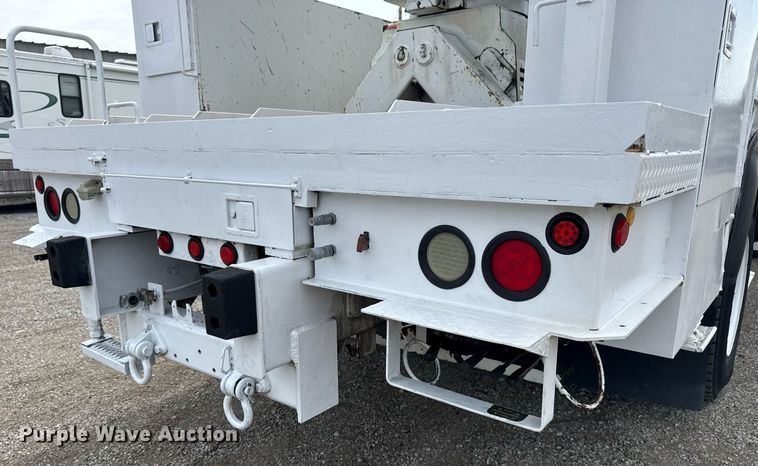image for item EG6035 2007 Peterbilt 335 bucket truck