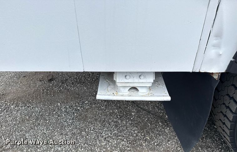 image for item EG6035 2007 Peterbilt 335 bucket truck