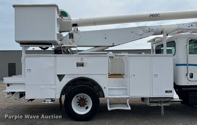 image for item EG6035 2007 Peterbilt 335 bucket truck