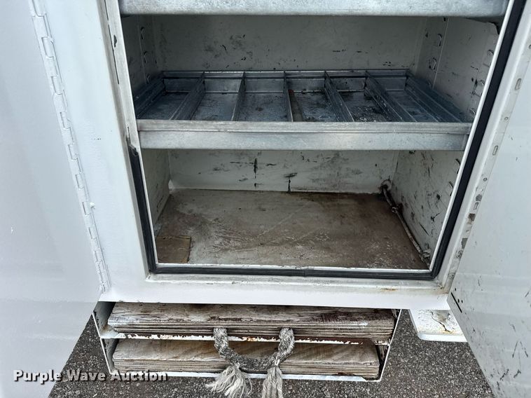 image for item EG6035 2007 Peterbilt 335 bucket truck