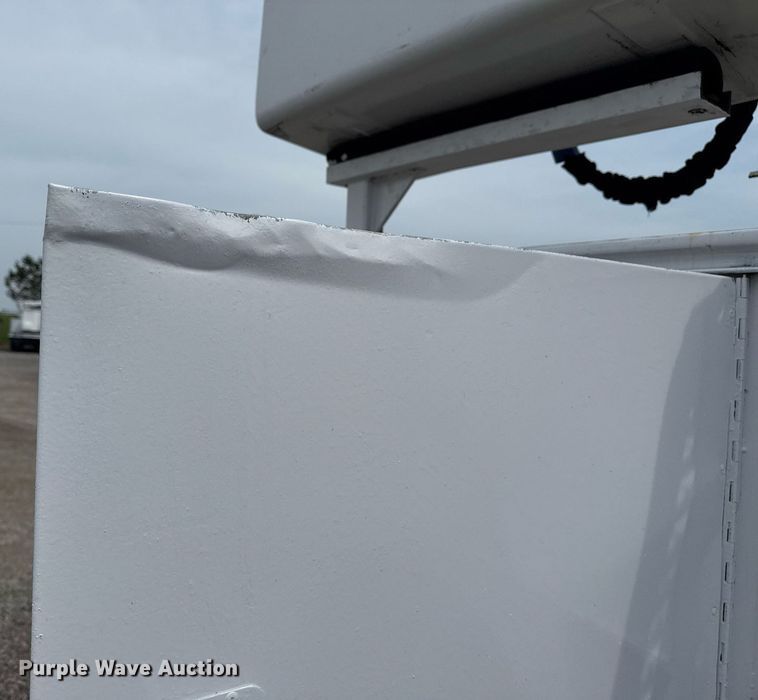 image for item EG6035 2007 Peterbilt 335 bucket truck