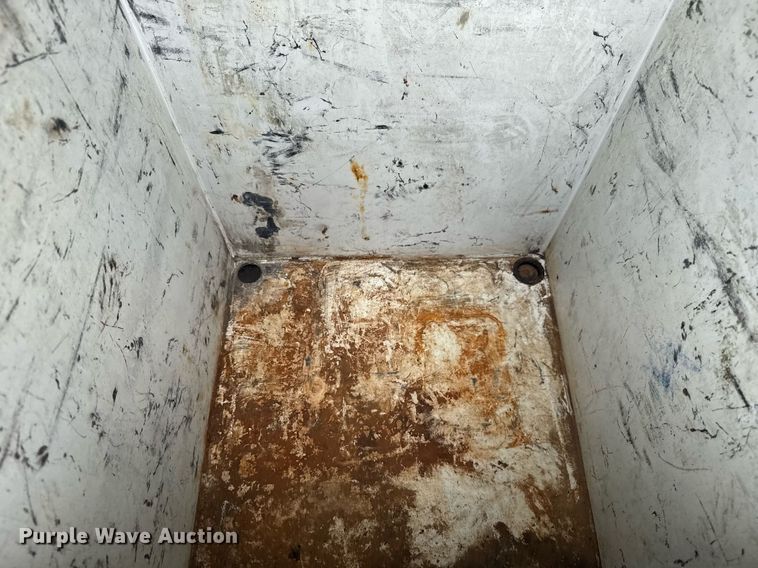 image for item EG6035 2007 Peterbilt 335 bucket truck