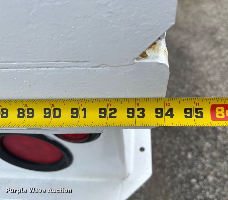 image for item EG6035 2007 Peterbilt 335 bucket truck