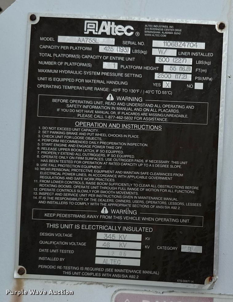 image for item EG6035 2007 Peterbilt 335 bucket truck