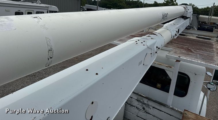 image for item EG6035 2007 Peterbilt 335 bucket truck