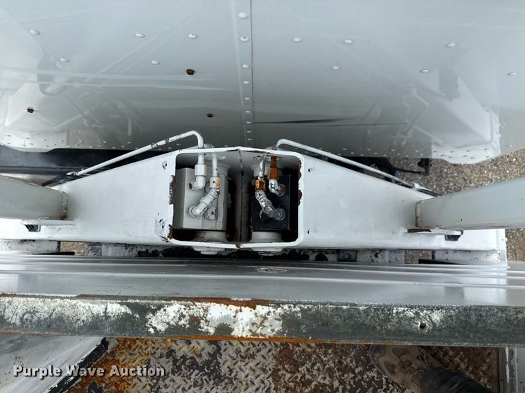 image for item EG6035 2007 Peterbilt 335 bucket truck