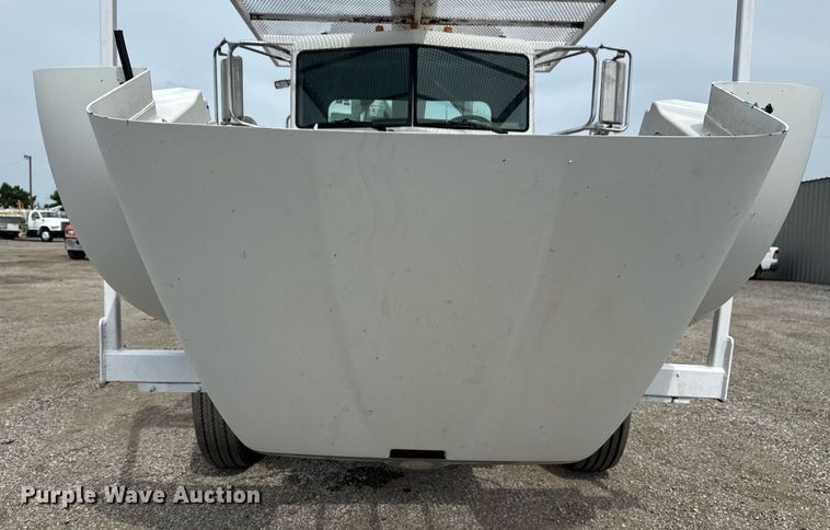 image for item EG6035 2007 Peterbilt 335 bucket truck