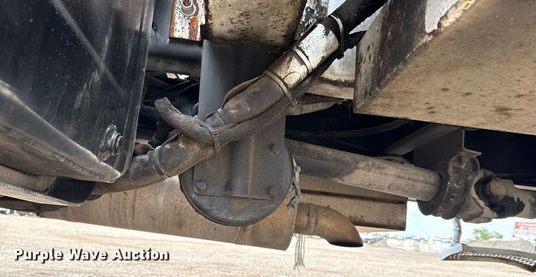 image for item EG6035 2007 Peterbilt 335 bucket truck