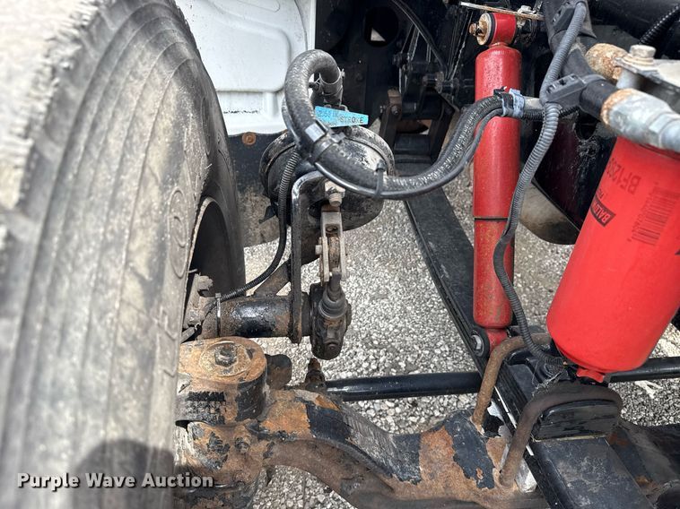 image for item EG6035 2007 Peterbilt 335 bucket truck