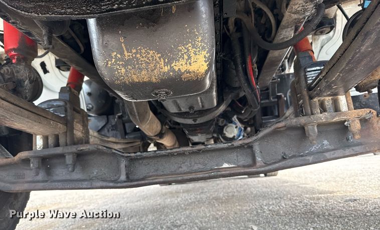 image for item EG6035 2007 Peterbilt 335 bucket truck