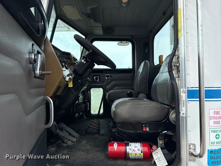 image for item EG6035 2007 Peterbilt 335 bucket truck