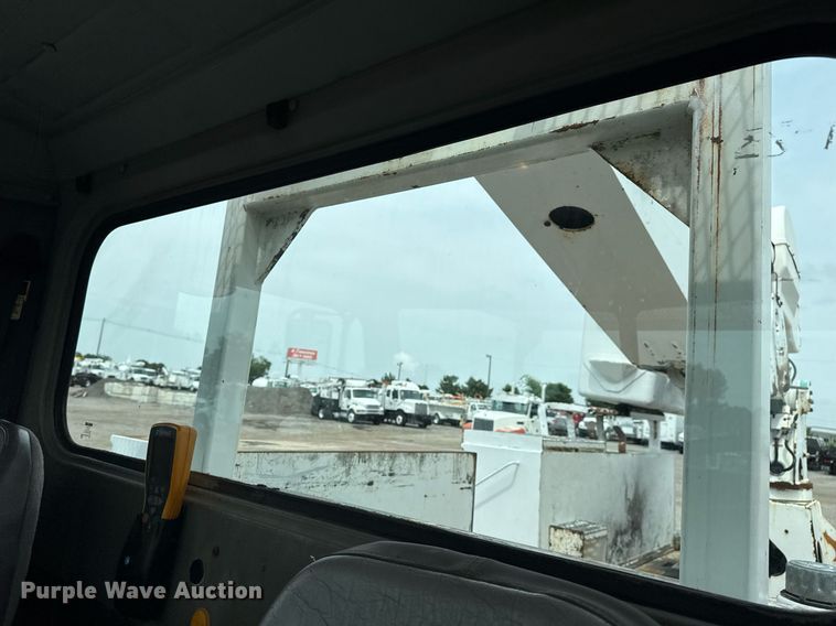 image for item EG6035 2007 Peterbilt 335 bucket truck