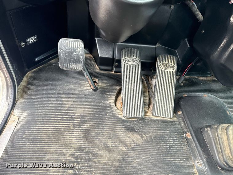 image for item EG6035 2007 Peterbilt 335 bucket truck