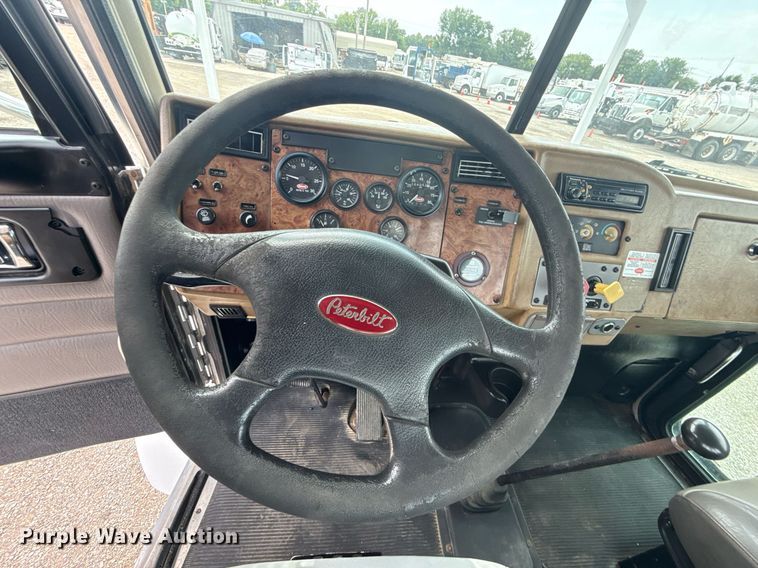 image for item EG6035 2007 Peterbilt 335 bucket truck