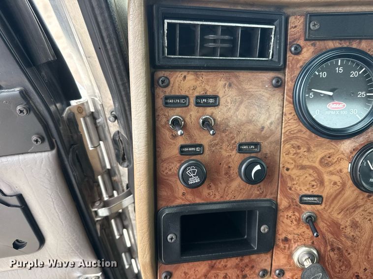 image for item EG6035 2007 Peterbilt 335 bucket truck