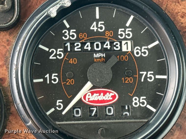 image for item EG6035 2007 Peterbilt 335 bucket truck