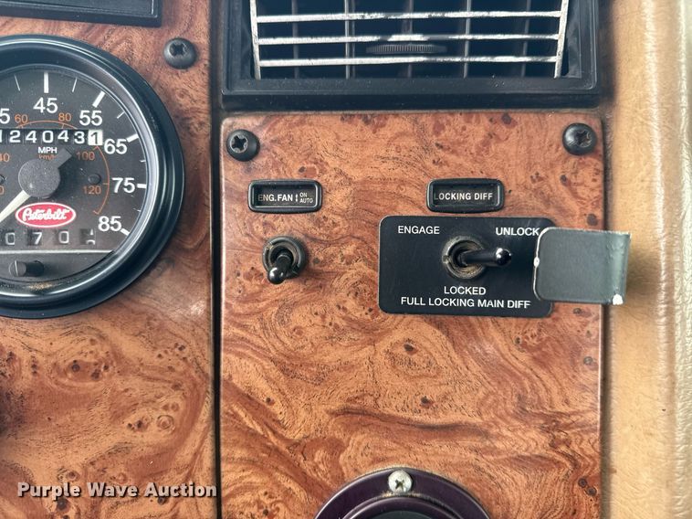 image for item EG6035 2007 Peterbilt 335 bucket truck