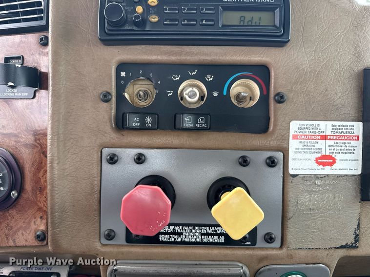 image for item EG6035 2007 Peterbilt 335 bucket truck