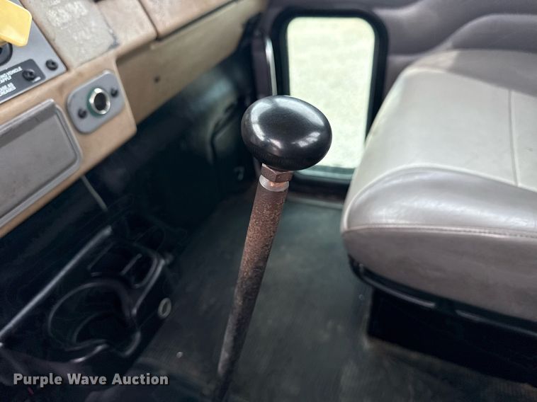 image for item EG6035 2007 Peterbilt 335 bucket truck