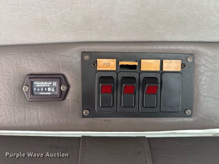 image for item EG6035 2007 Peterbilt 335 bucket truck