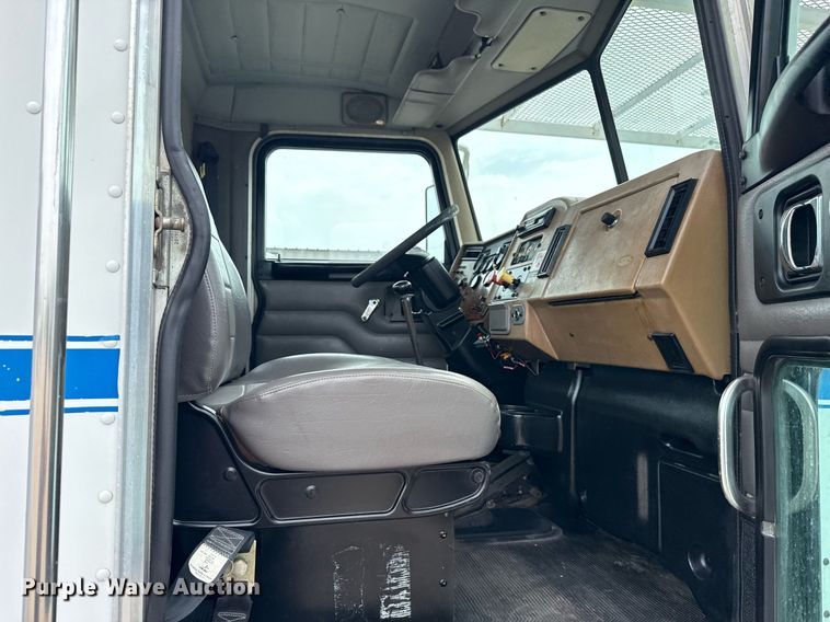 image for item EG6035 2007 Peterbilt 335 bucket truck